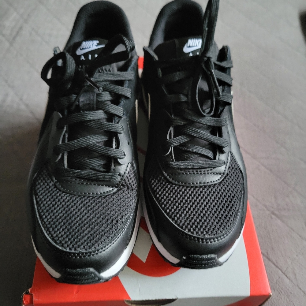 Women's Nike Air Max Excee Size 6.5- NEW